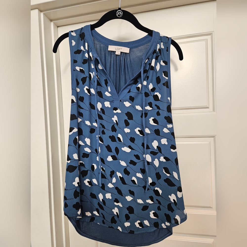 LOFT Sleeveless top, size Small